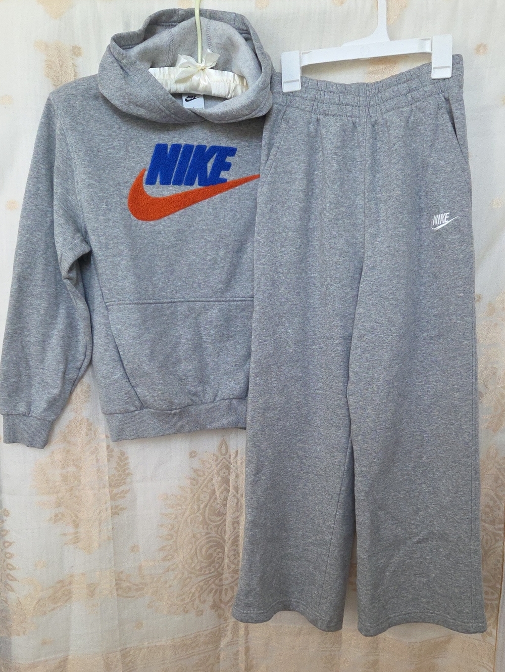 Kid's Nike Gray Sweatpants & Hoodie Set with Blue and Orange Logo - L